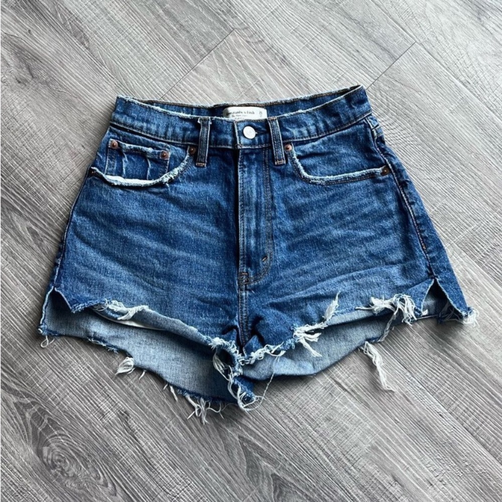 Abercrombie & Fitch curve love high rise mom shorts